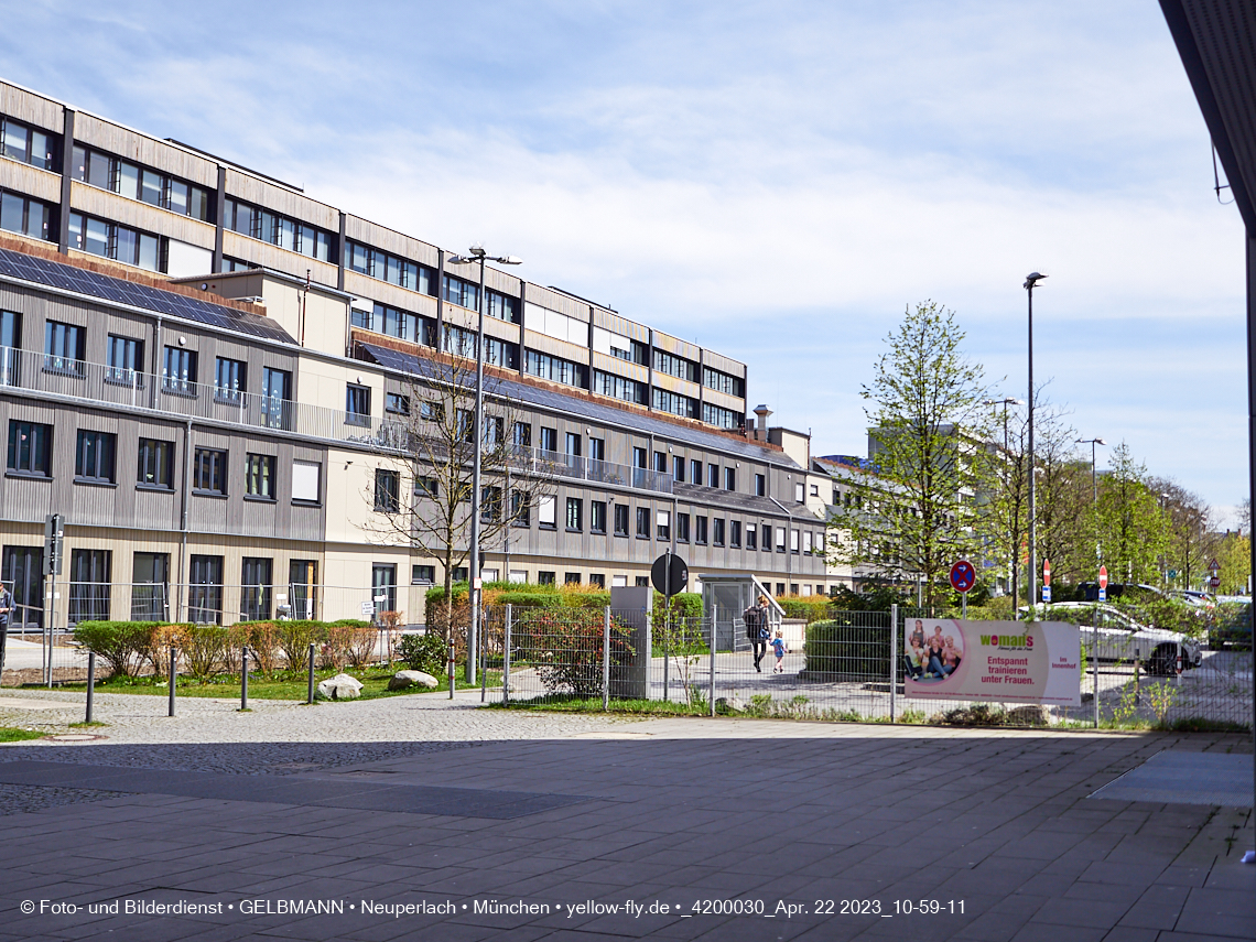 22.04.2023 - Baustelle Montessori Schule im Plettzentrum in Neuperlach